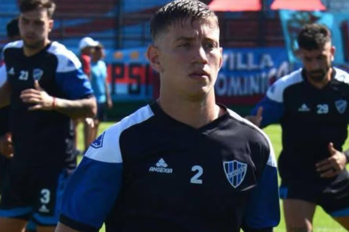 El que sepa de algo, me chifla: es profesional, lo tienen borrado en su equipo y busca nuevo club por Facebook