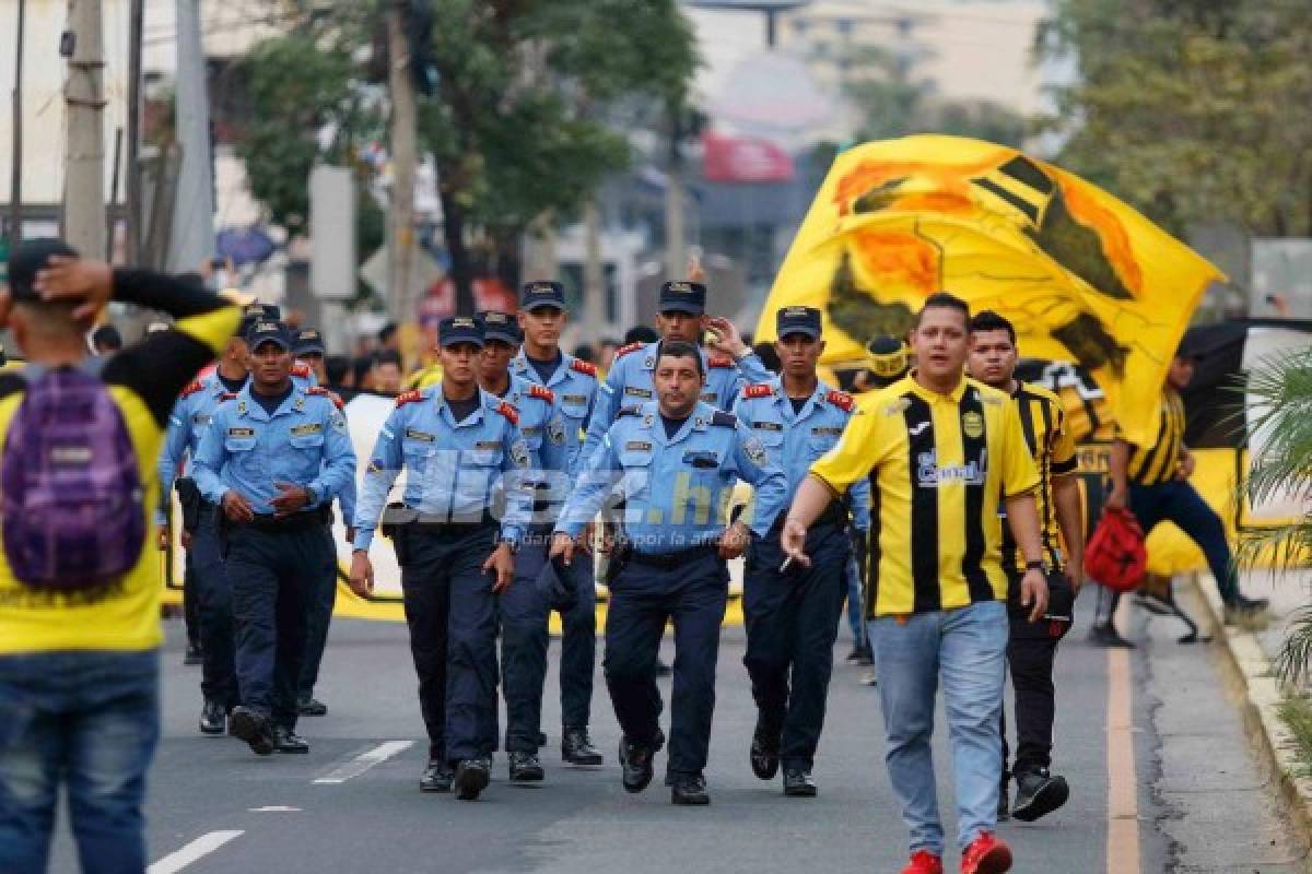 La Ultra Fiel y la Mega Barra le ponen color al clásico en el Morazán