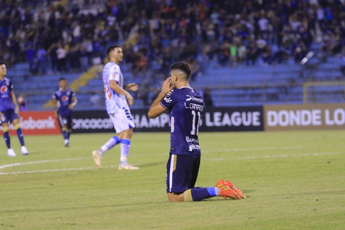 El desespero del DT de Pachuca en el banquillo, la preciosa chica en el Olímpico y el saludo de Lucas Campana