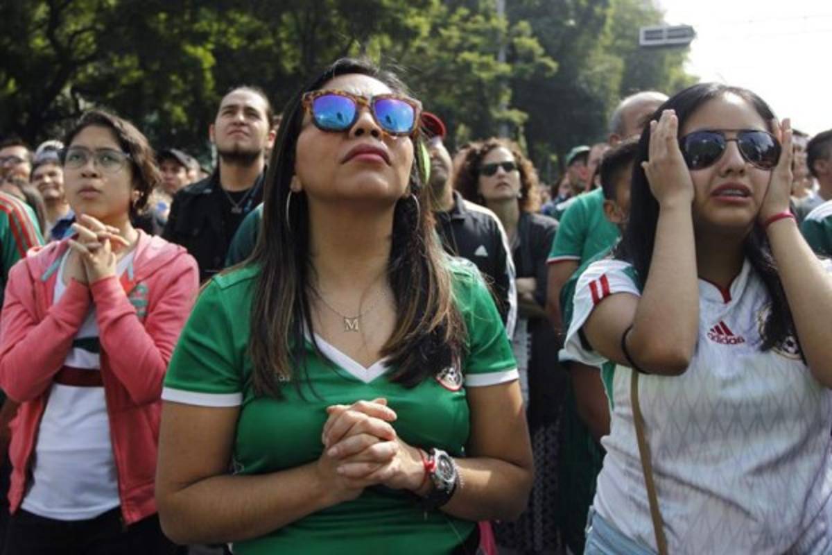 Dolorosas imágenes: Aficionados de México rompen en llanto por eliminación en Rusia