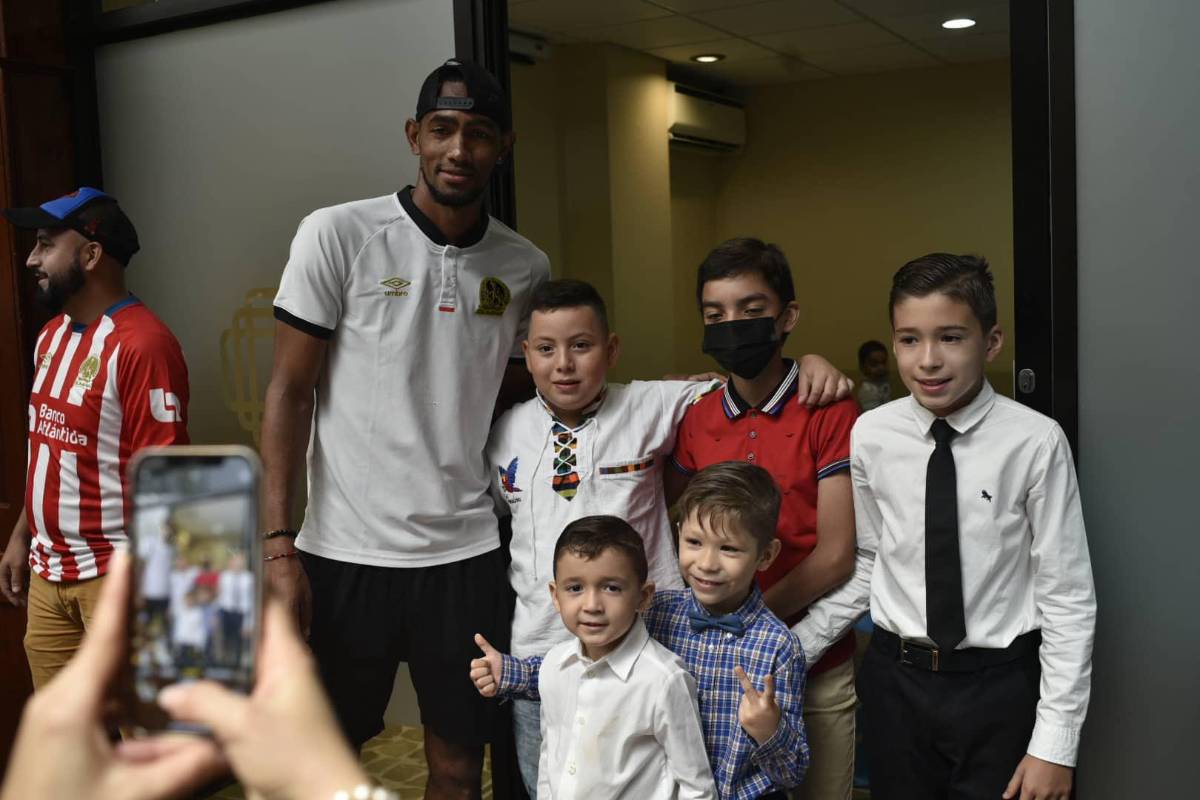 ¡Locura! La copa de Liga Concacaf causa furor en aficionados del Olimpia en San Pedro Sula