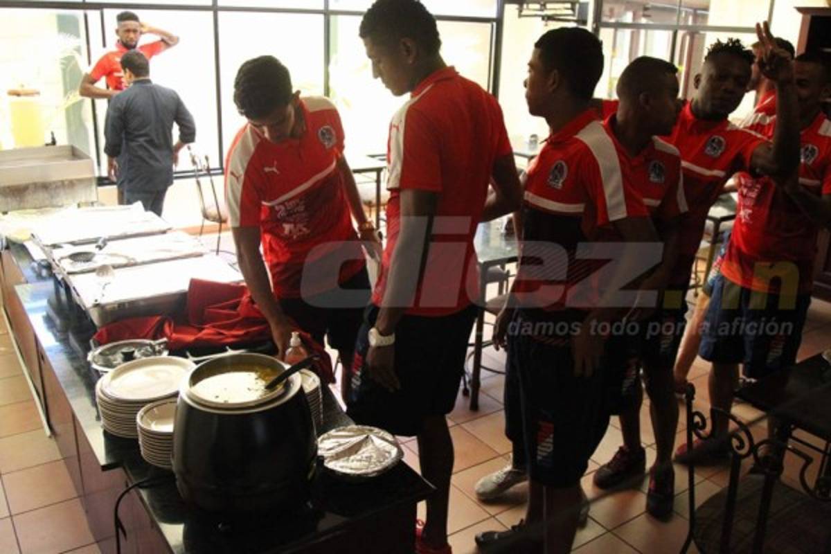En fotos: Optimismo y alegría en concentración de Olimpia previo al clásico