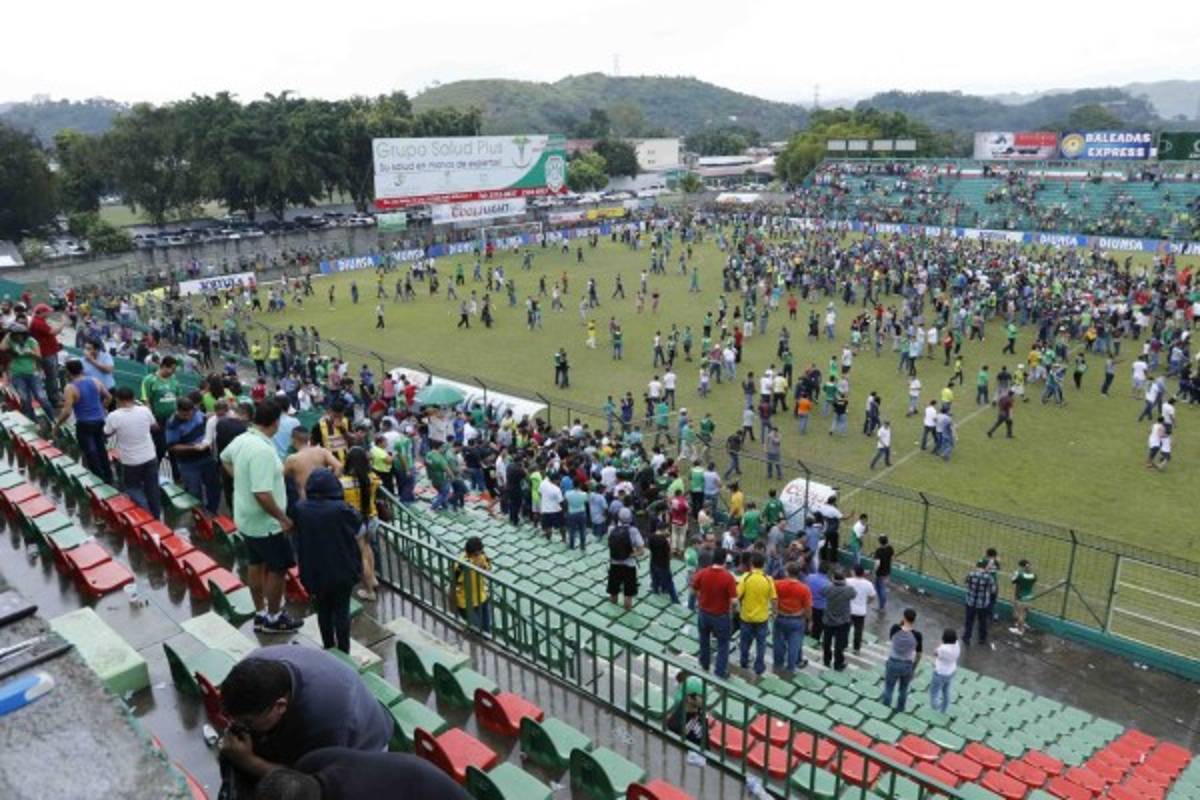 Las fotos más polémicas de los incidentes en el clásico sampedrano y capitalino