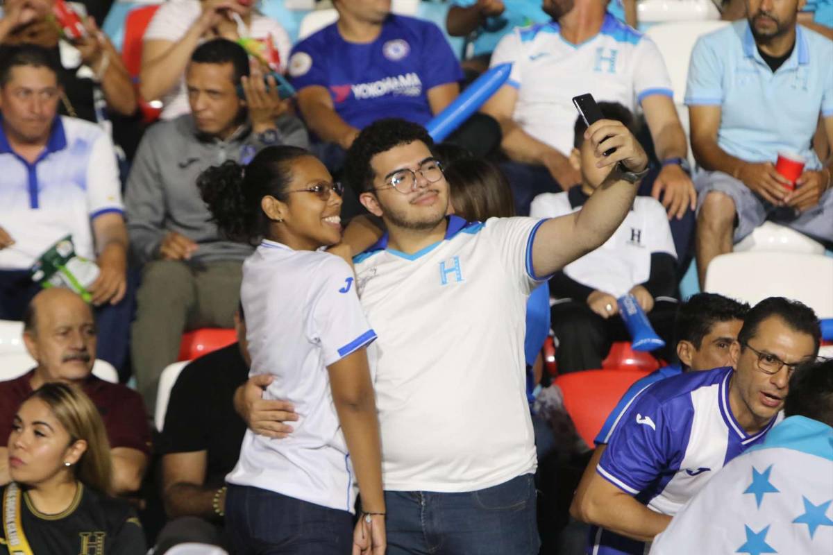 Lo que no se vio en la TV: dedicación especial, bailecito, presentadoras sobresalen y lado paternal de los jugadores