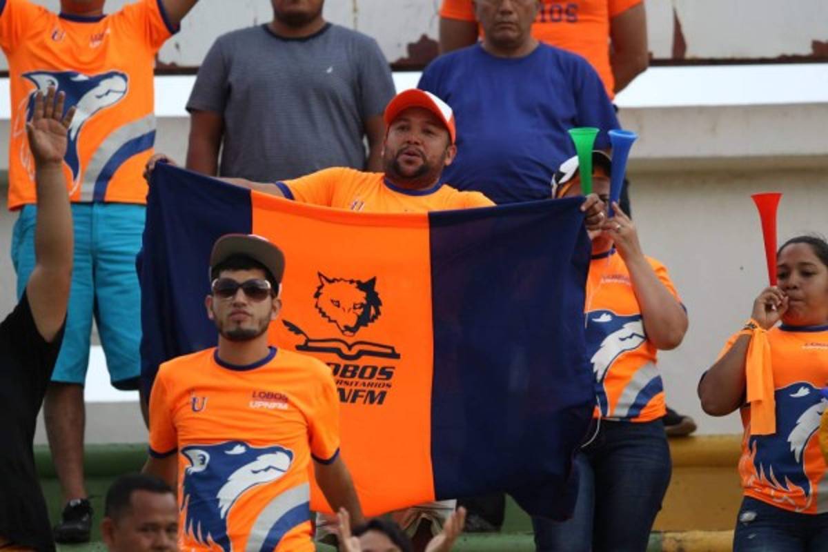 Lo que no se vio en TV: El abrazo de Diego Vázquez con Elencoff y el emotivo adiós de 'Carlón'