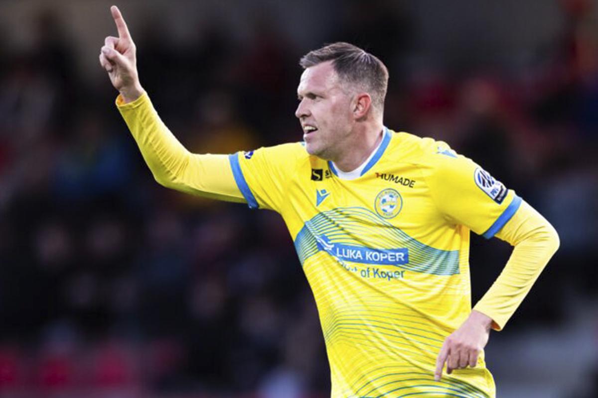 Fue uno de los delanteros más temidos de Europa, una presunta infidelidad lo hundió y así luce a sus 38 años