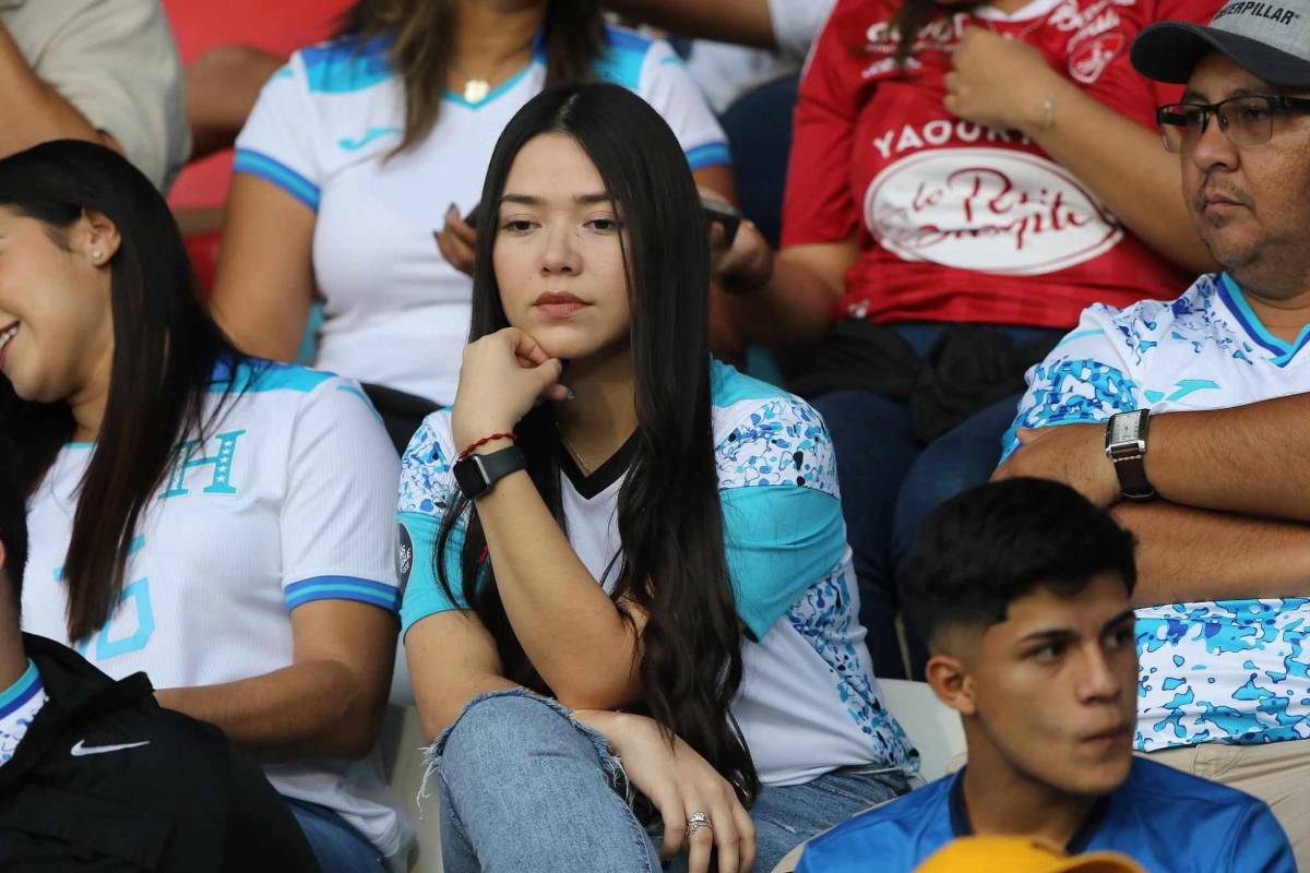Derroche de belleza, ambientazo y el gesto de los jugadores de Honduras previo a medirse a Cuba en el Estadio Nacional