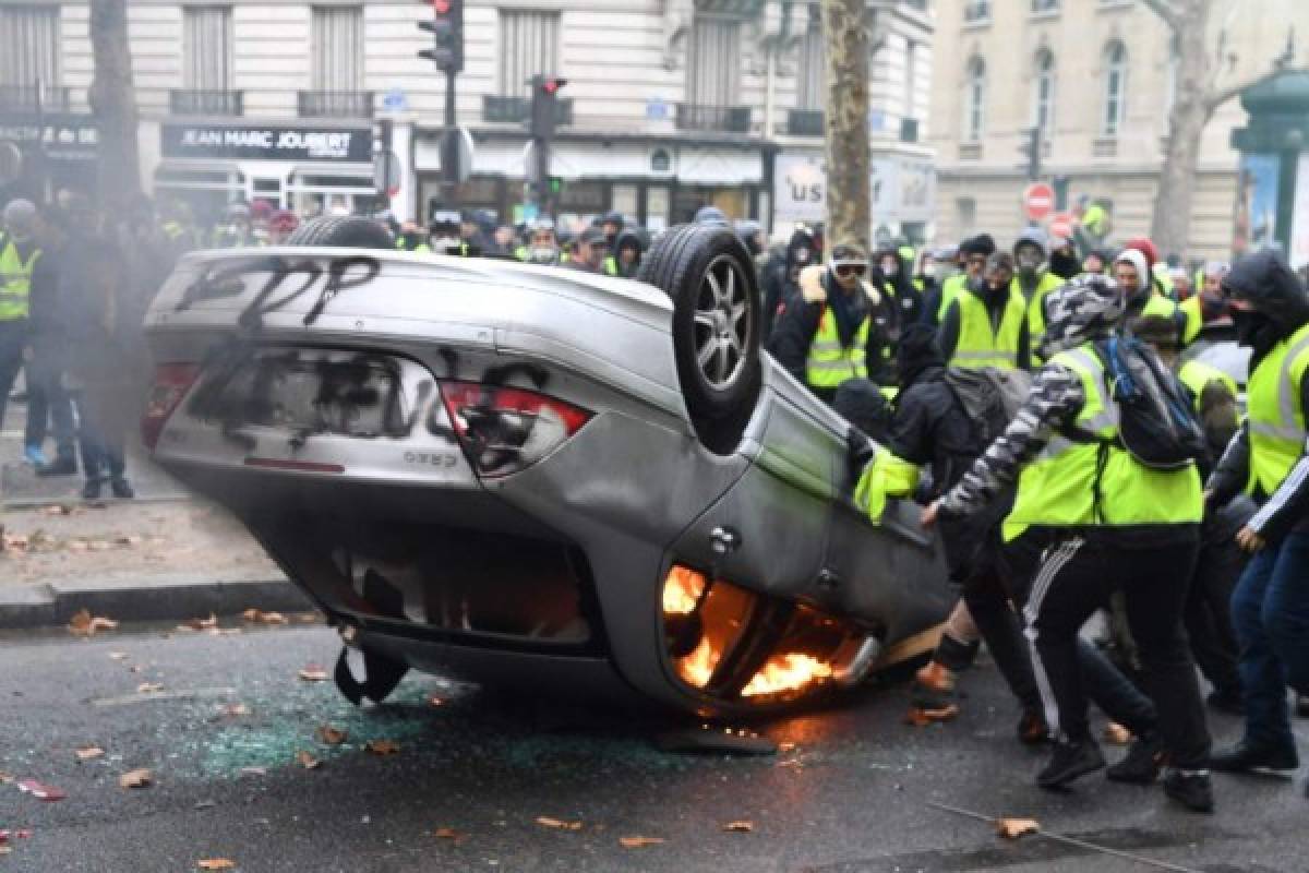 París bajo fuego: Caos y terror en Francia en una violenta protesta