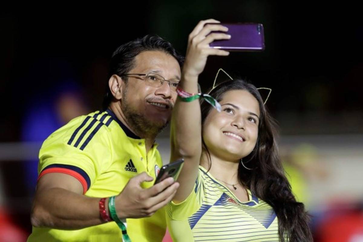 ¡Muñecas! Colombianas y aficionada qatarí enamoran en la Copa América 2019