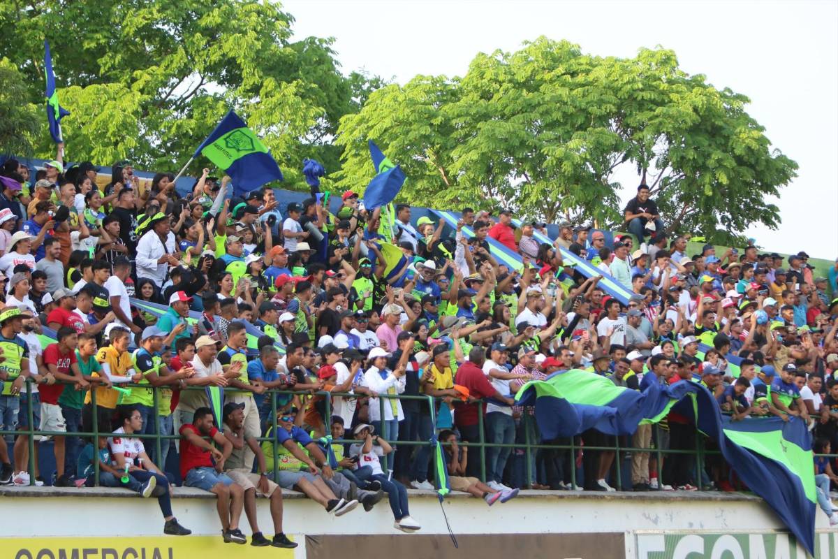FOTOS: Colosal llenazo en la caída del invicto de Olimpia, el eufórico festejo de Potros y presidente sorprende