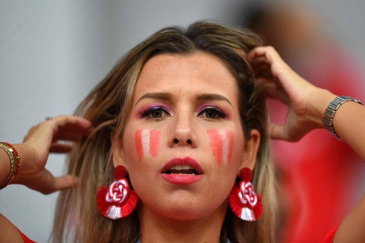 Francia y Perú engalanan Rusia 2018 con sus bellas aficionadas