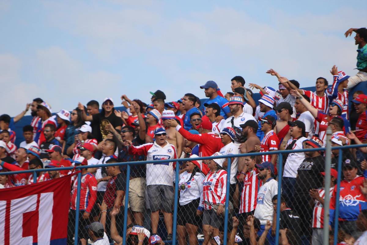 FOTOS: Colosal llenazo en la caída del invicto de Olimpia, el eufórico festejo de Potros y presidente sorprende