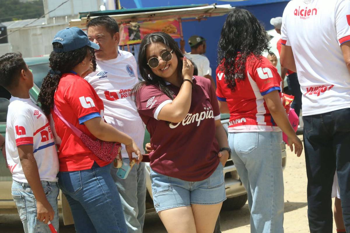 ¿Quién era la chica de ocre? Locura por Olimpia en Danlí y derroche de bellezas