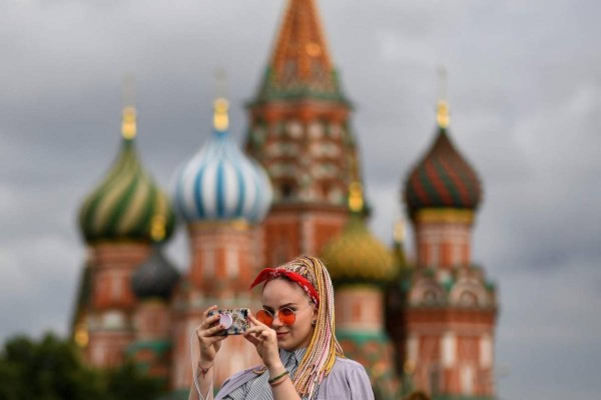 FOTOS: Las bellas aficionadas inglesas y croatas en Luzhniki Stadium