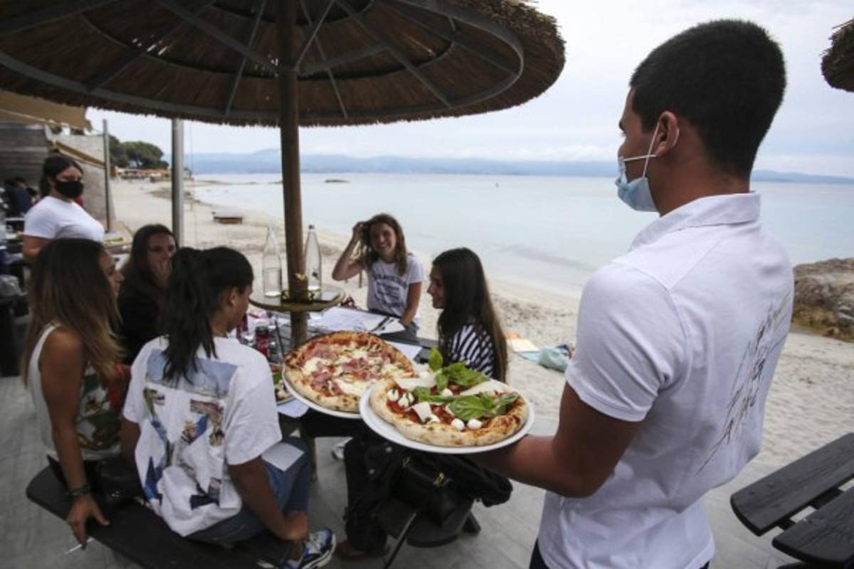 Playas, bares y cafés: Francia da un paso más hacia la normalidad en medio de la pandemia