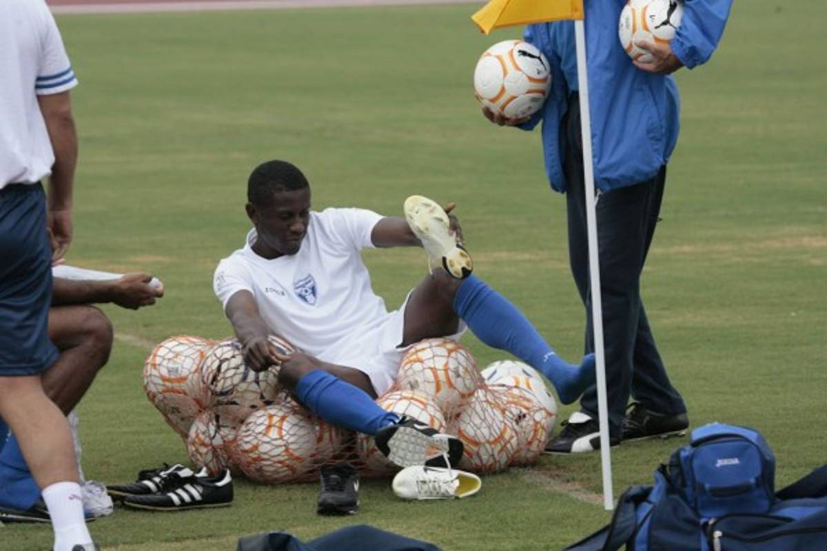 FOTOS: Edgar Álvarez, el 'Moskyto' que realizó sus locuras en el fútbol