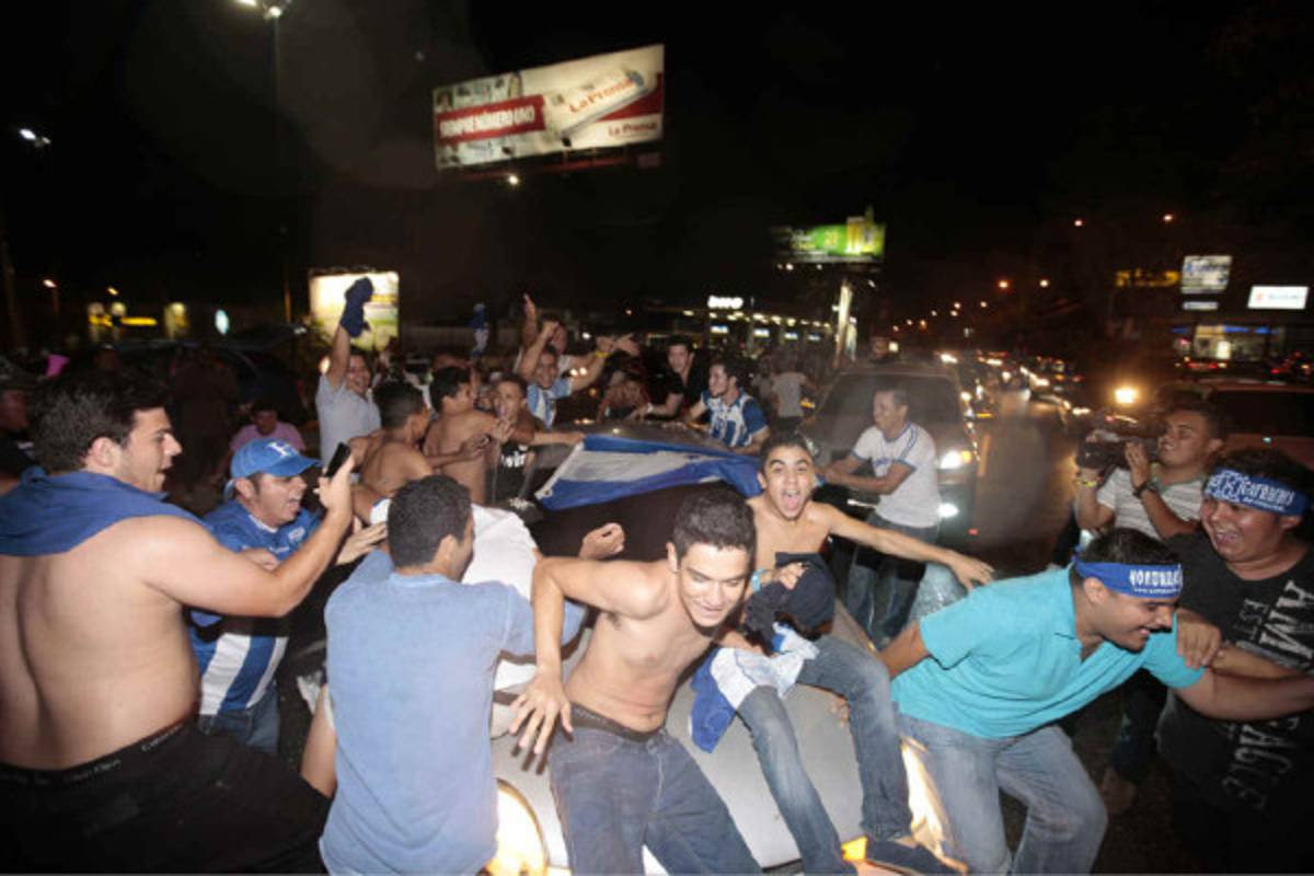 Honduras celebra en las calles el Aztecazo