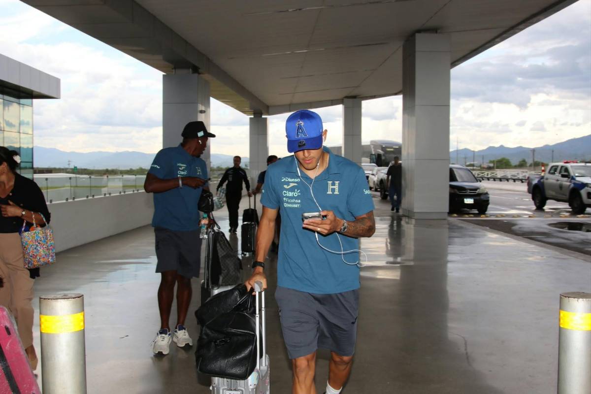 El relax de Kervin y Dereck, la duda de Molina y rostros serios: así viajó Honduras a Jamaica