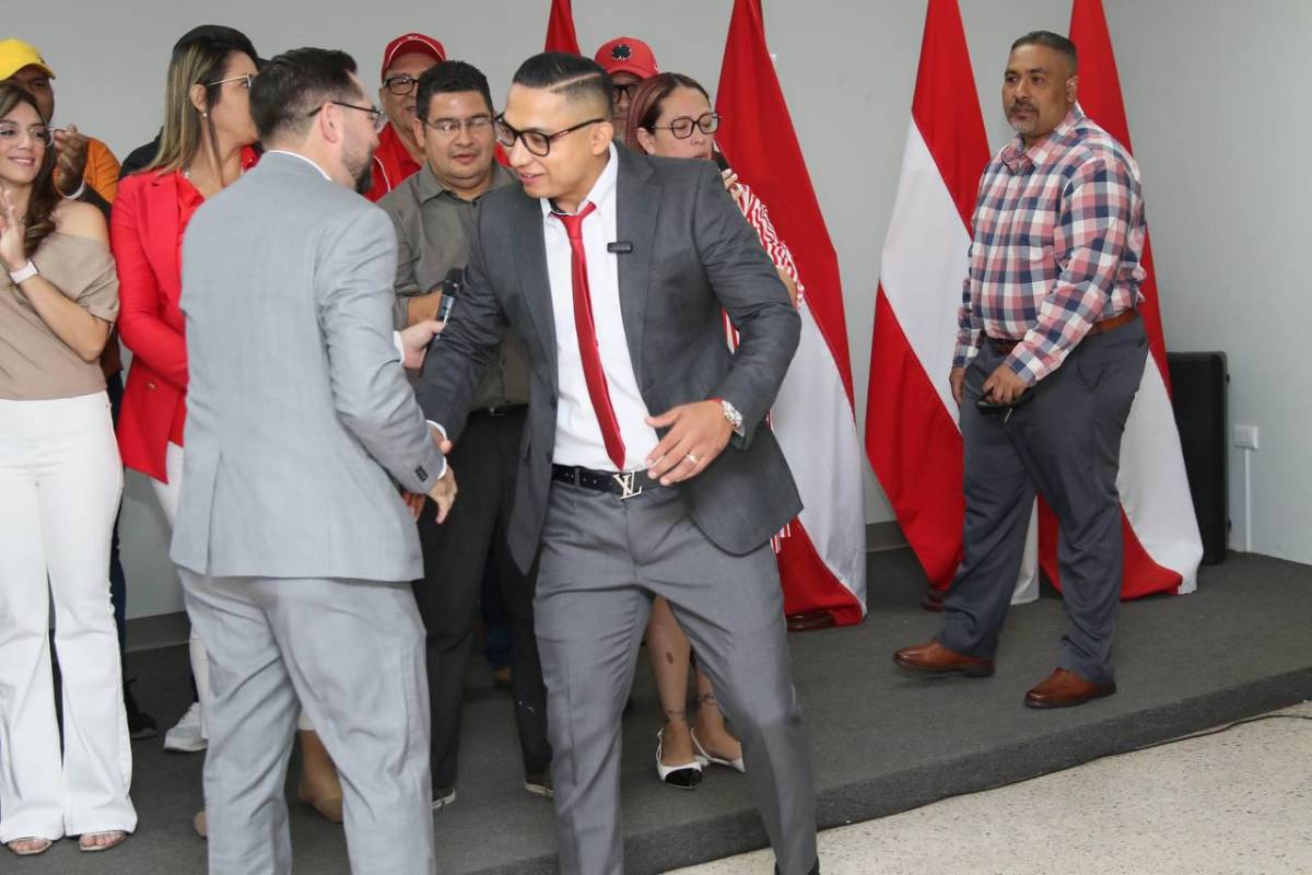 Así fue la presentación de la precandidatura a diputado de Emilio Izaguirre y sus primeras declaraciones