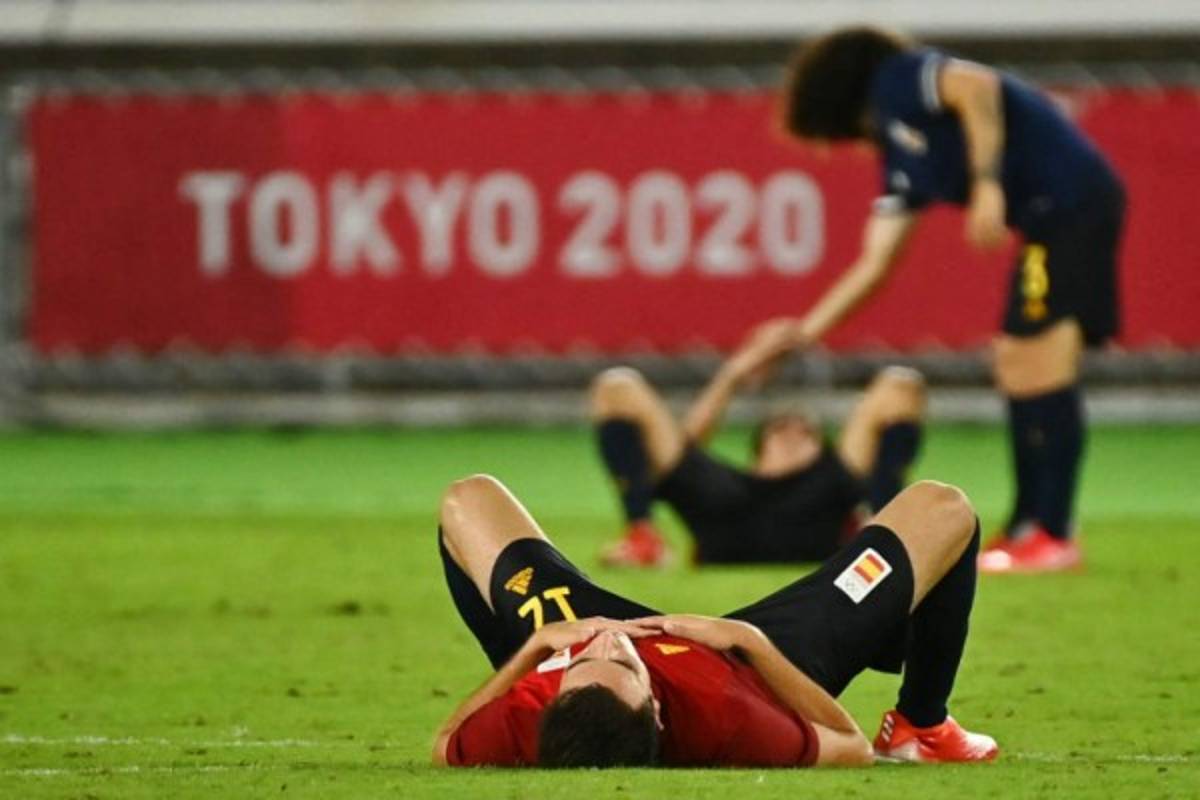 No se vio en TV: La emotiva imagen de Dani Alves, el llanto de los españoles y el festejo de Brasil