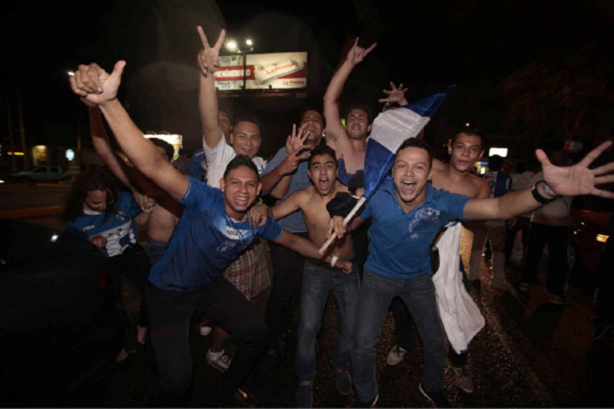 Honduras celebra en las calles el Aztecazo