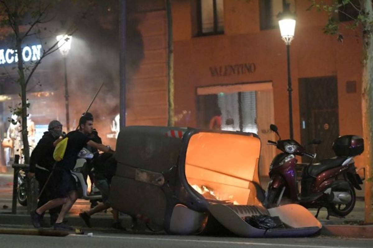 Caos en Barcelona: Brutales enfrentamientos entre policías y protestantes