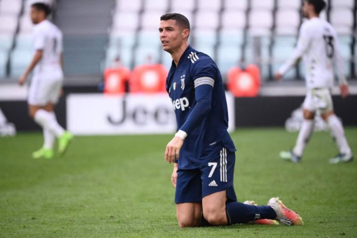 De rodillas y destruido: las duras imágenes de Cristiano Ronaldo tras sufrir otro ridículo con la Juventus