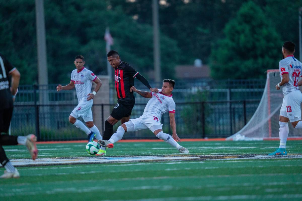 Gran ambiente en el primer partido de Olimpia en su gira por Estados Unidos: Carlo Costly enfrentó a su ex y fue ovacionado