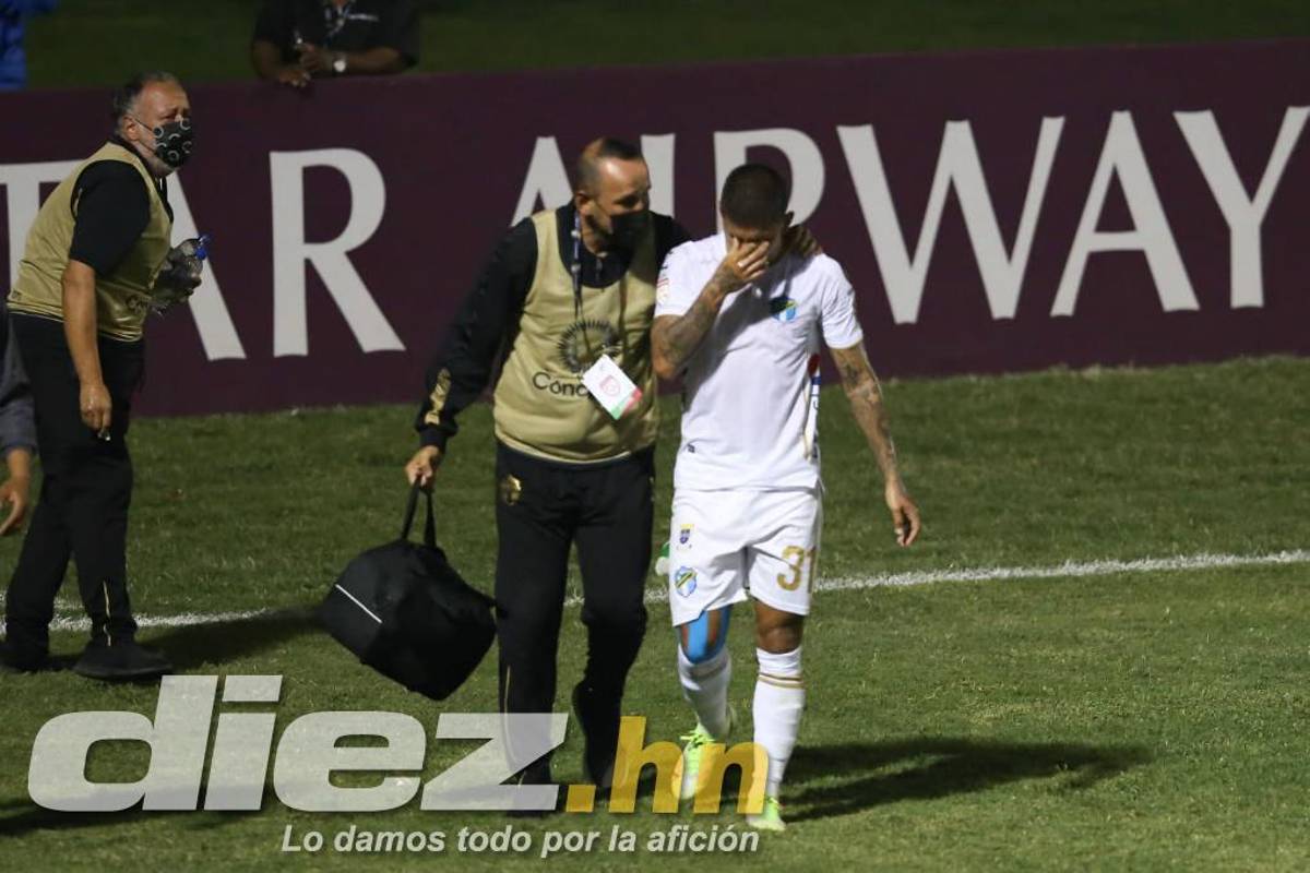 FOTOS: La tristeza de Diego Vázquez rumbo al camerino, las agresiones a jugadores chapines y la chica motagüense que hizo explotar el palco