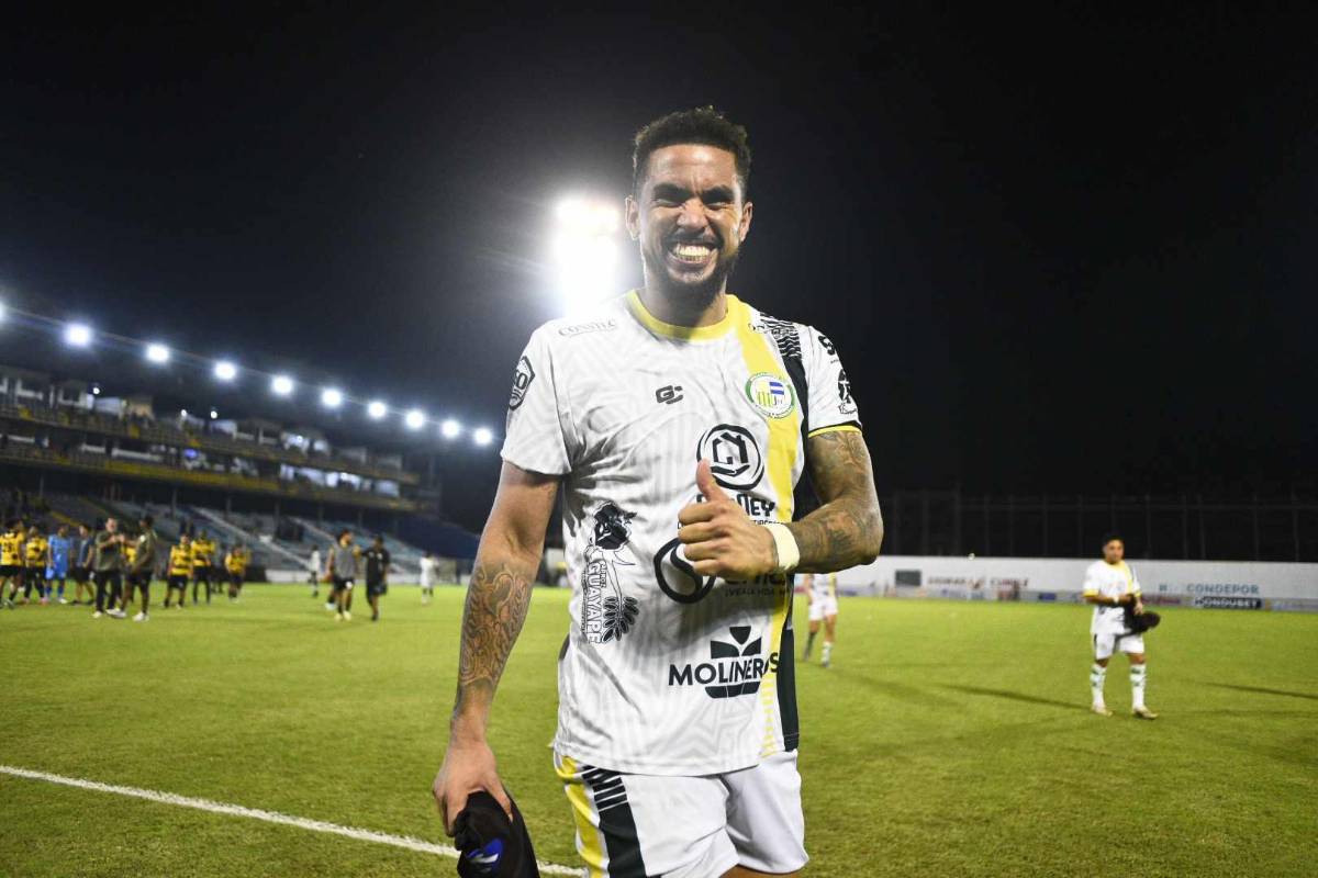 Frustración total en el plantel aurinegro y charla privada; locura de los olanchanos: lo que no se vio del Real España vs Juticalpa