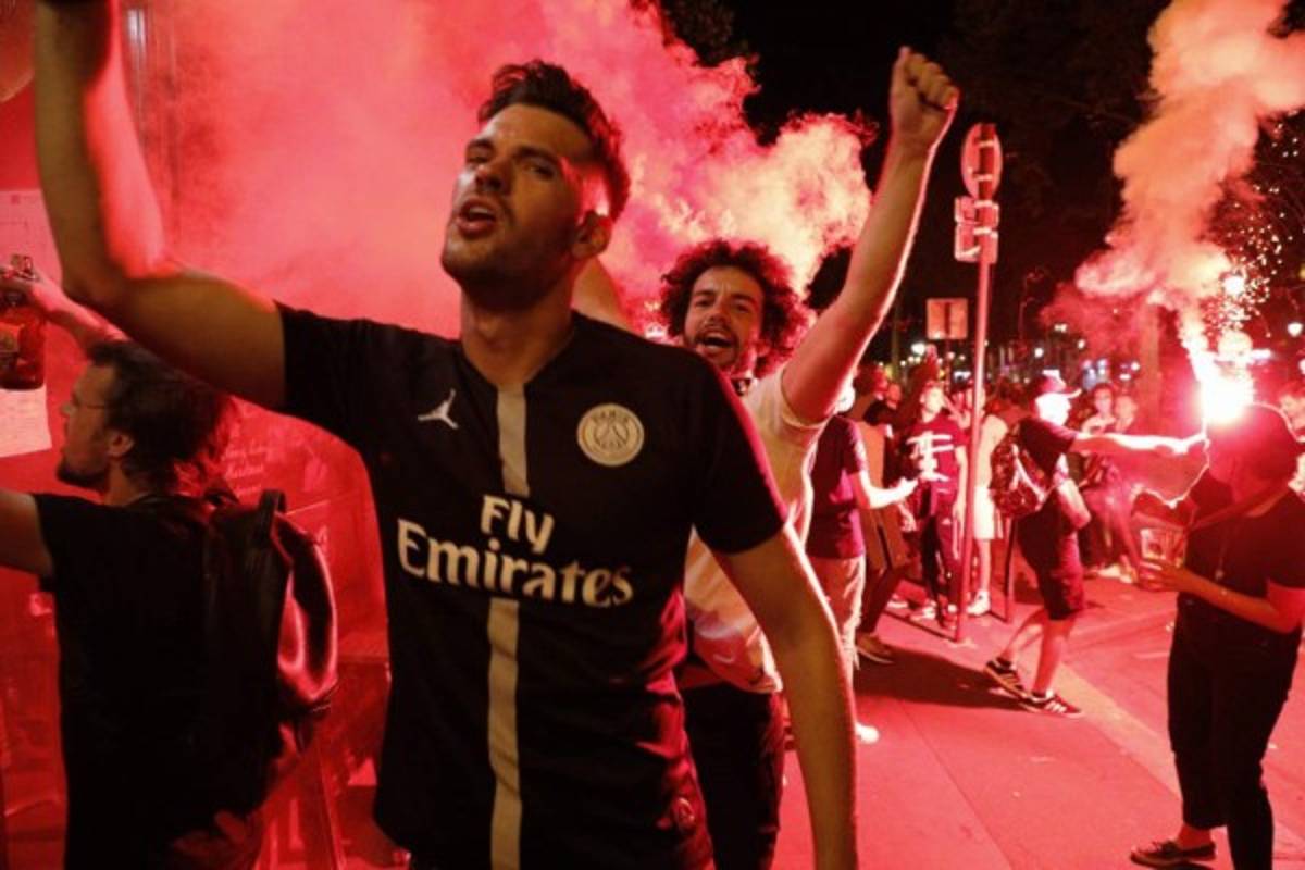 El sentimiento de Neymar: fiesta, cerveza y lágrimas tras la clasificación del PSG a la gran final de la Champions