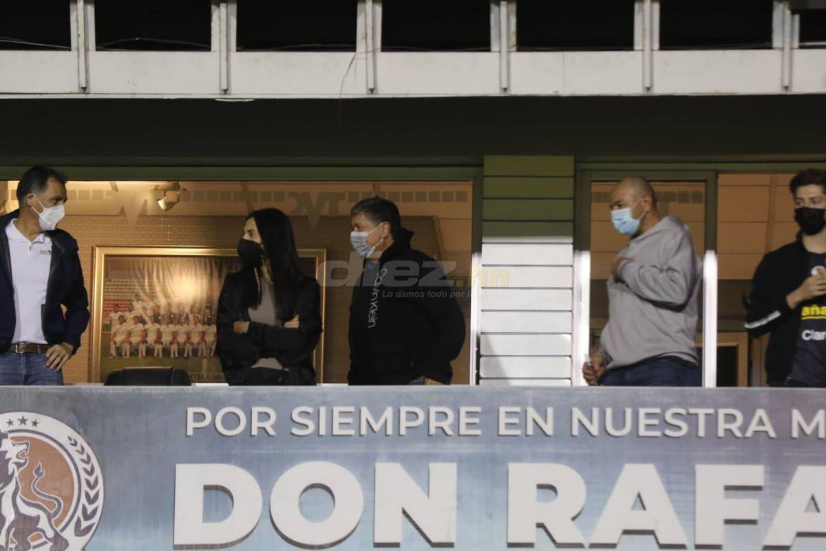 No lo viste en TV: La ‘barbie’ que apoyó a Real España, el duro lamento de Klusener y así captaron al Bolillo Gómez