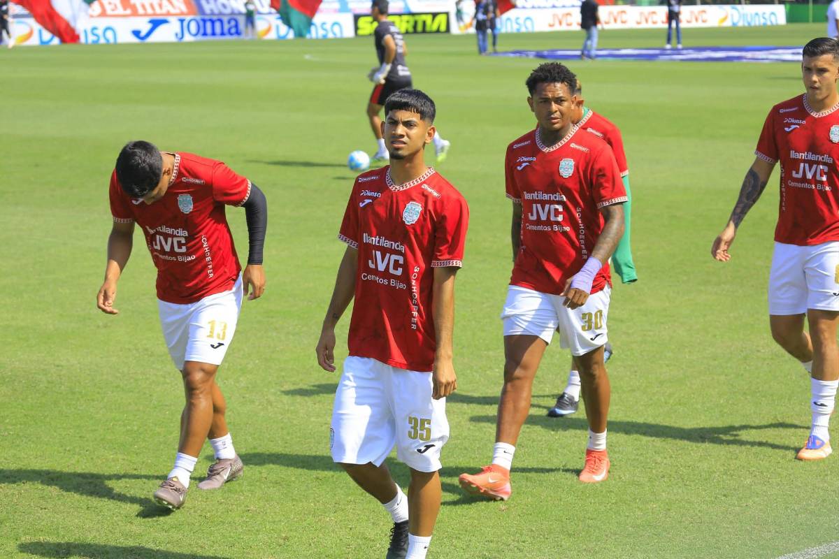 Tota Medina se encara con hincha y el árbitro, celebración a lo Cristiano Ronaldo y las chicas del Marathón que enamoraron