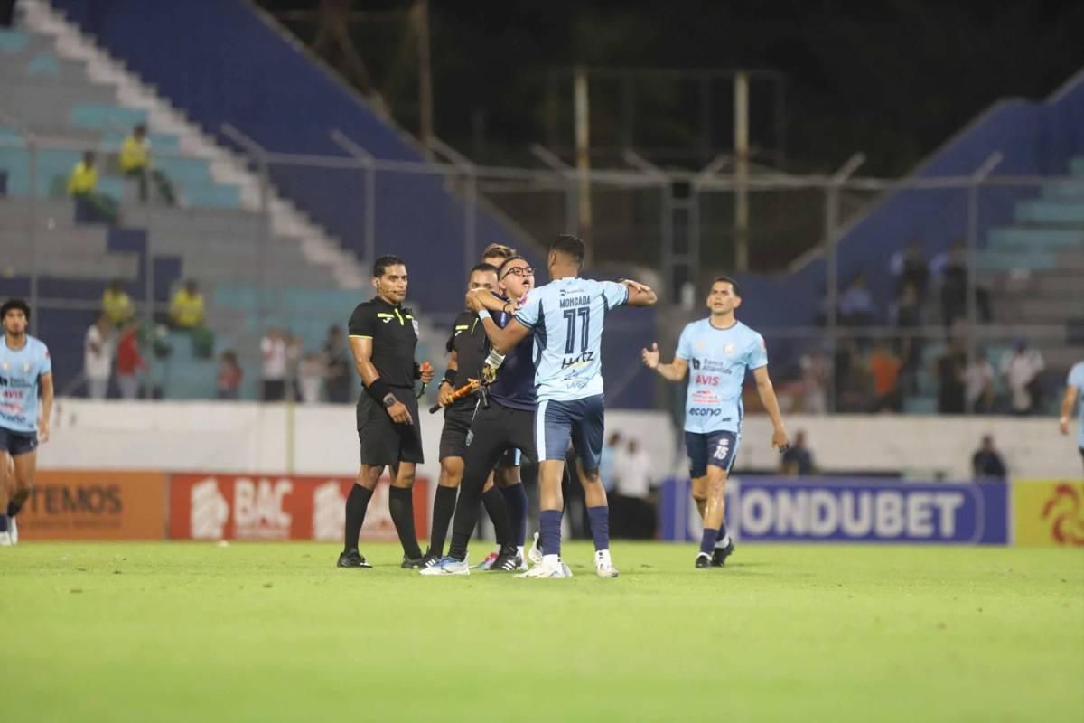 El gesto de Gabriel Araújo que Olimpia aplaude, la bronca que se dio en la remontada y el enfado del Albo con Génesis