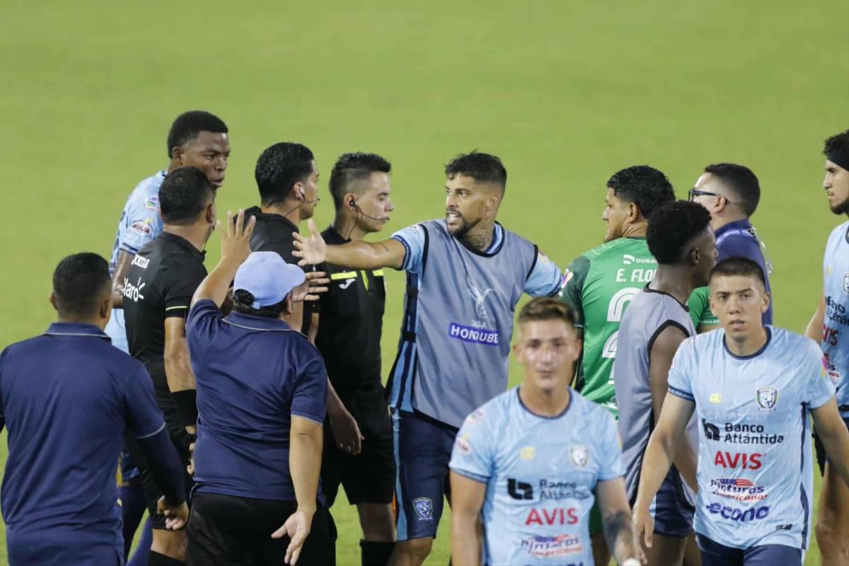 El gesto de Gabriel Araújo que Olimpia aplaude, la bronca que se dio en la remontada y el enfado del Albo con Génesis