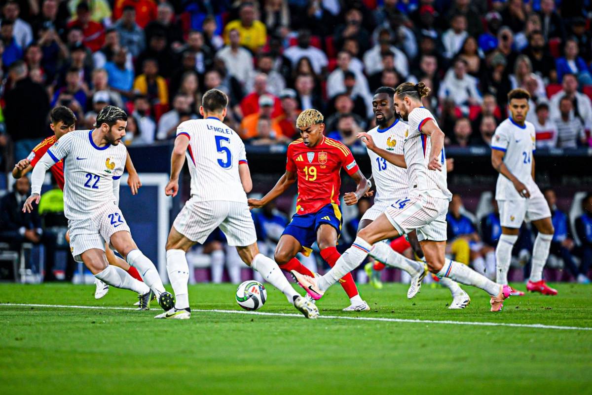 Lamine Yamal destrozó a Mbappé y festeja a lo Cristiano Ronaldo; Francia vivió una pesadilla frente a España