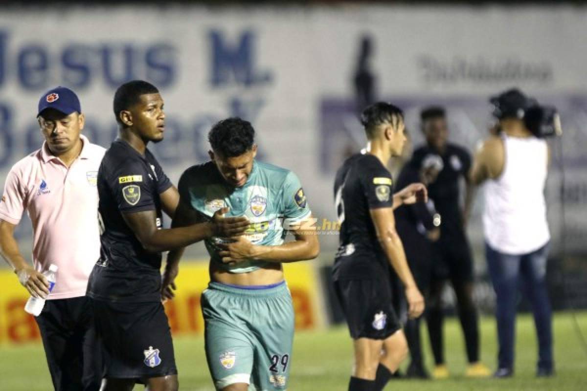 Desgarradoras imágenes de los futbolistas del Real de Minas luego del descenso en El Progreso