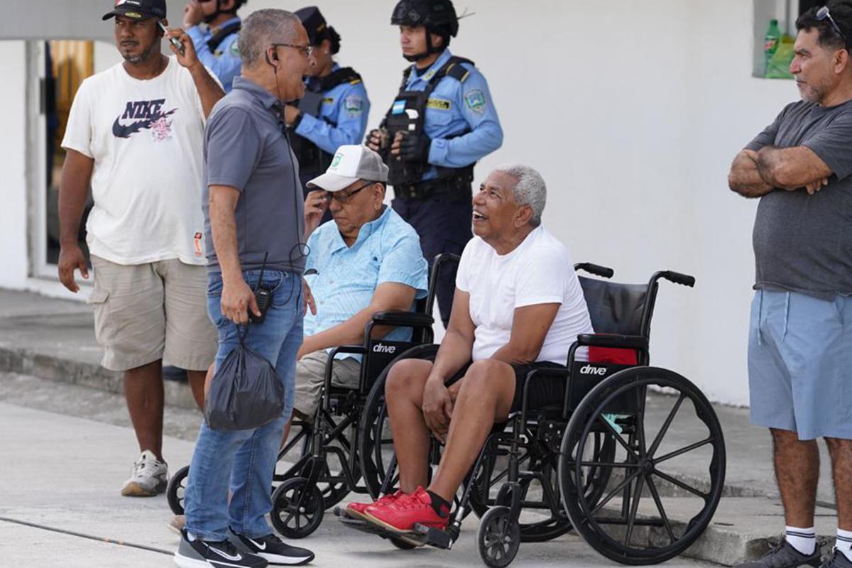 Belleza en el Puerto, Castellón en silla de ruedas y por qué no jugó Welcome; paliza de Motagua sin público