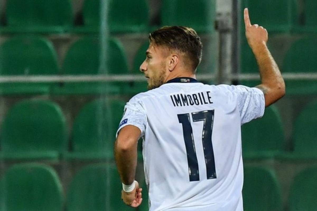 Italy's forward Ciro Immobile celebrates after opening the scoring during the Euro 2020 1st round Group J qualifying football match Italy v Armenia on November 18, 2019 at the Renzo-Barbera stadium in Palermo. (Photo by Andreas SOLARO / AFP)
