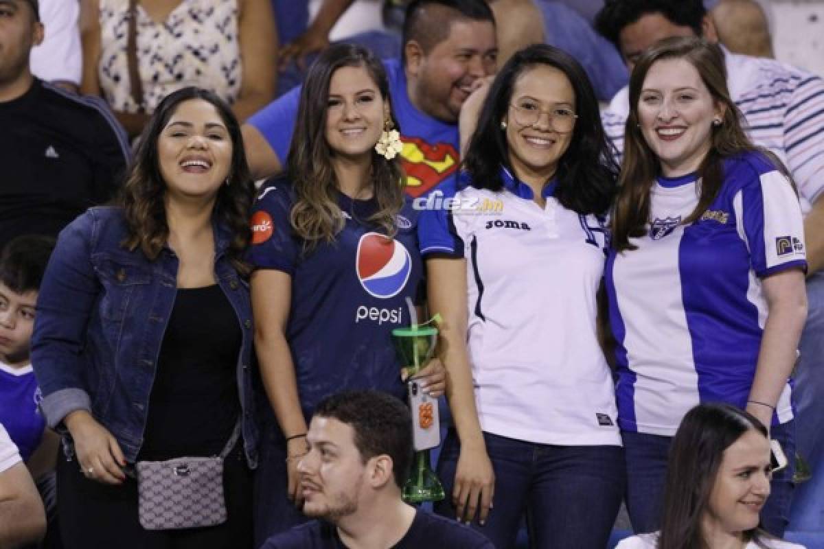 ¿Quién es la chica del maletín?; Las bellezas que adornan el Estadio Olímpico