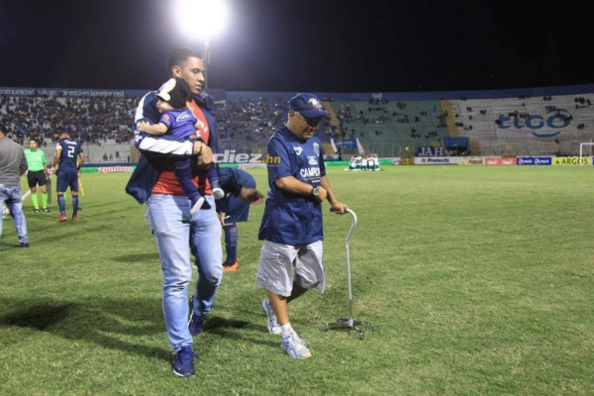 No viste en TV: Rostros tristes en Motagua, mensaje oculto de Ángel Tejeda y patadita a Edwin Solano