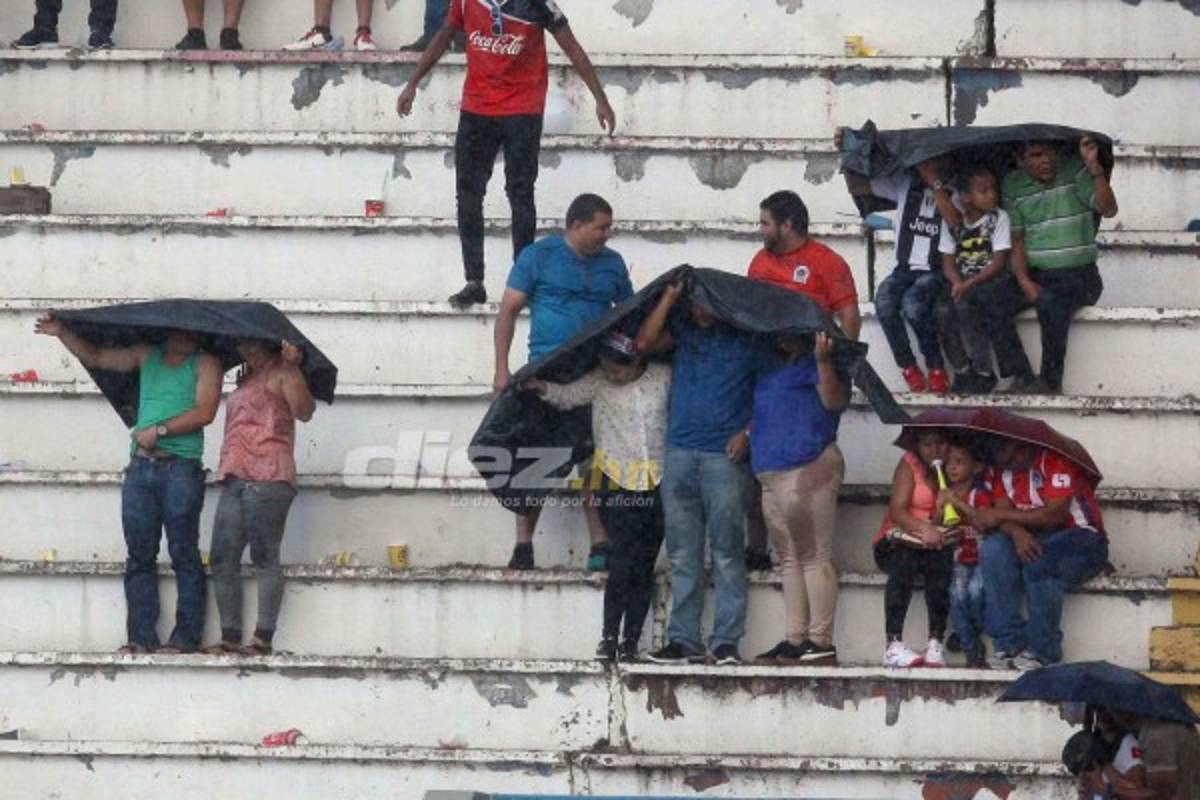 NO SE VIO EN TV: El detallazo de Bengtson con JC Espinoza y el homenaje a Adriel