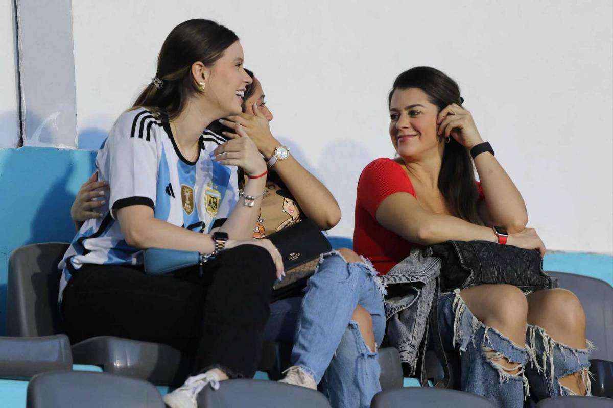¿Qué chicas llamaron la atención en el Motagua vs Águila? Un olimpista se presentó al juego de la Copa Centroamericana
