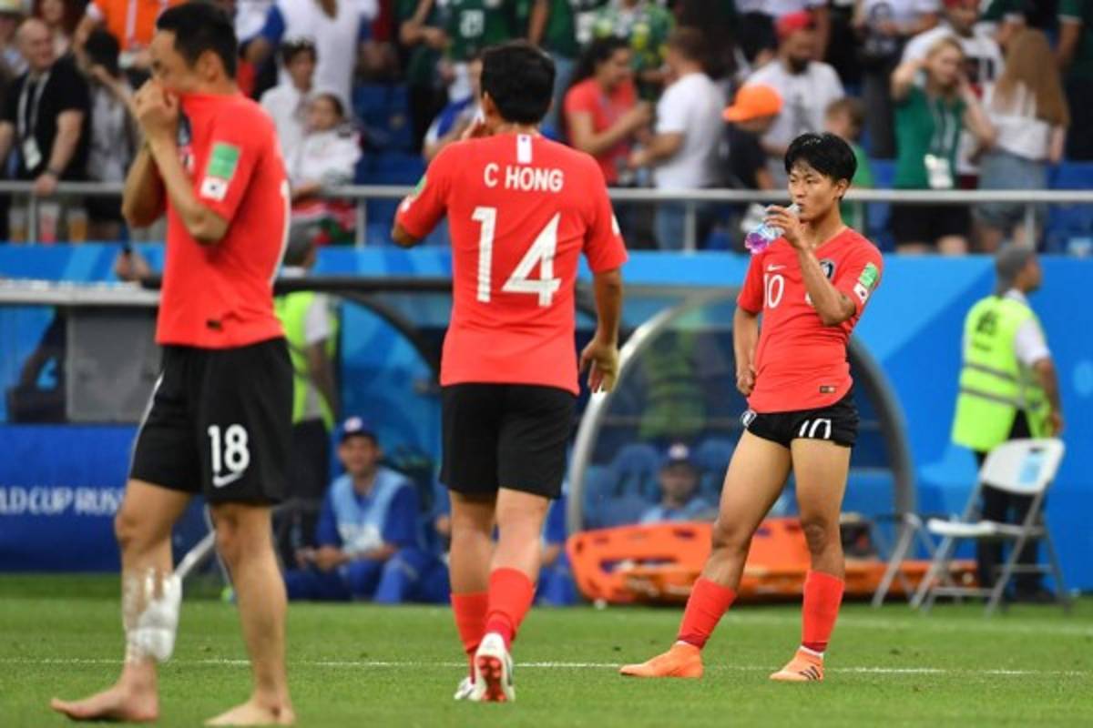 NO SE VIO EN TV: La impactante foto de presidente de Corea con capitán de su selección