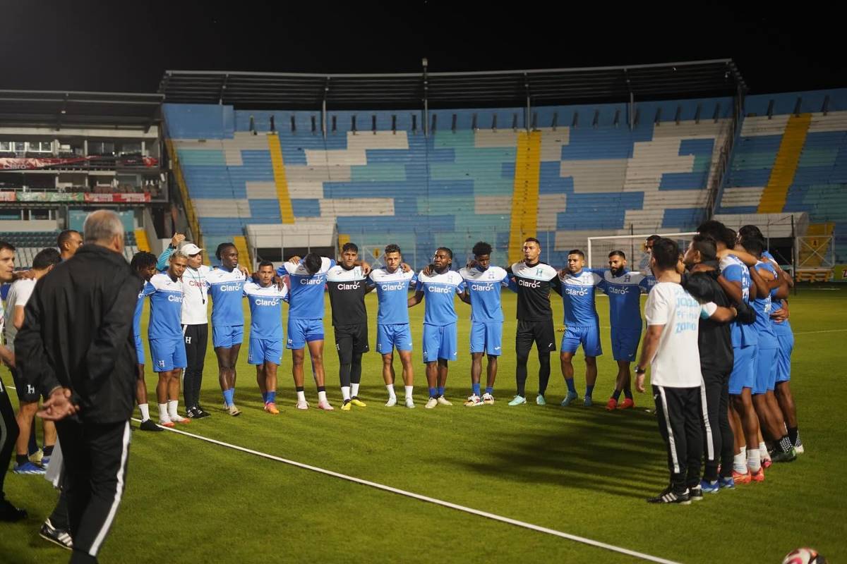 Selección de Honduras recibe visita de lujo previo al partido ante Jamaica por la Liga de Naciones de la Concacaf