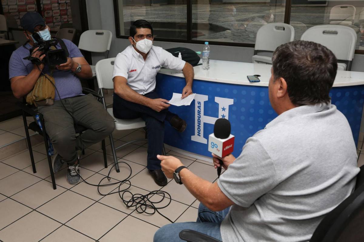 El periodista Carlos Castellanos dialogó con el entrenador de Honduras en un mano a mano.