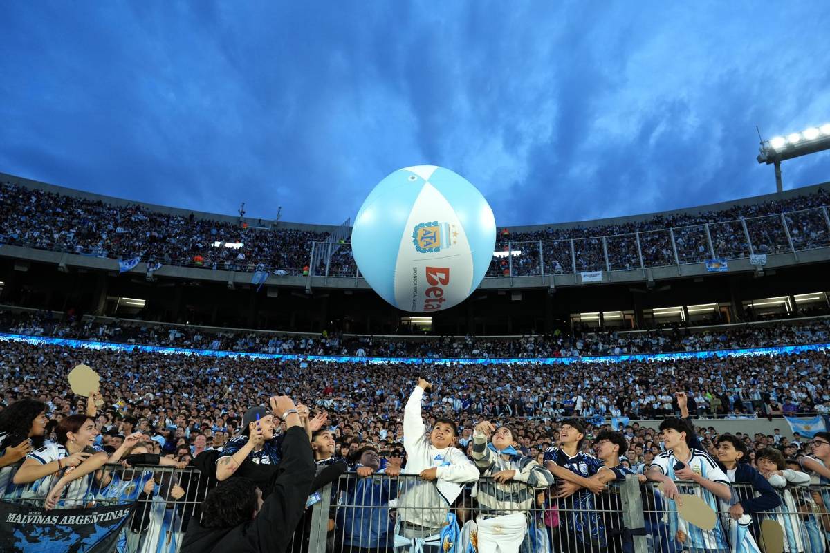 Adiós Messi: Scaloni se quiebra, las lágrimas de Leo y el regalo que le dio el árbitro