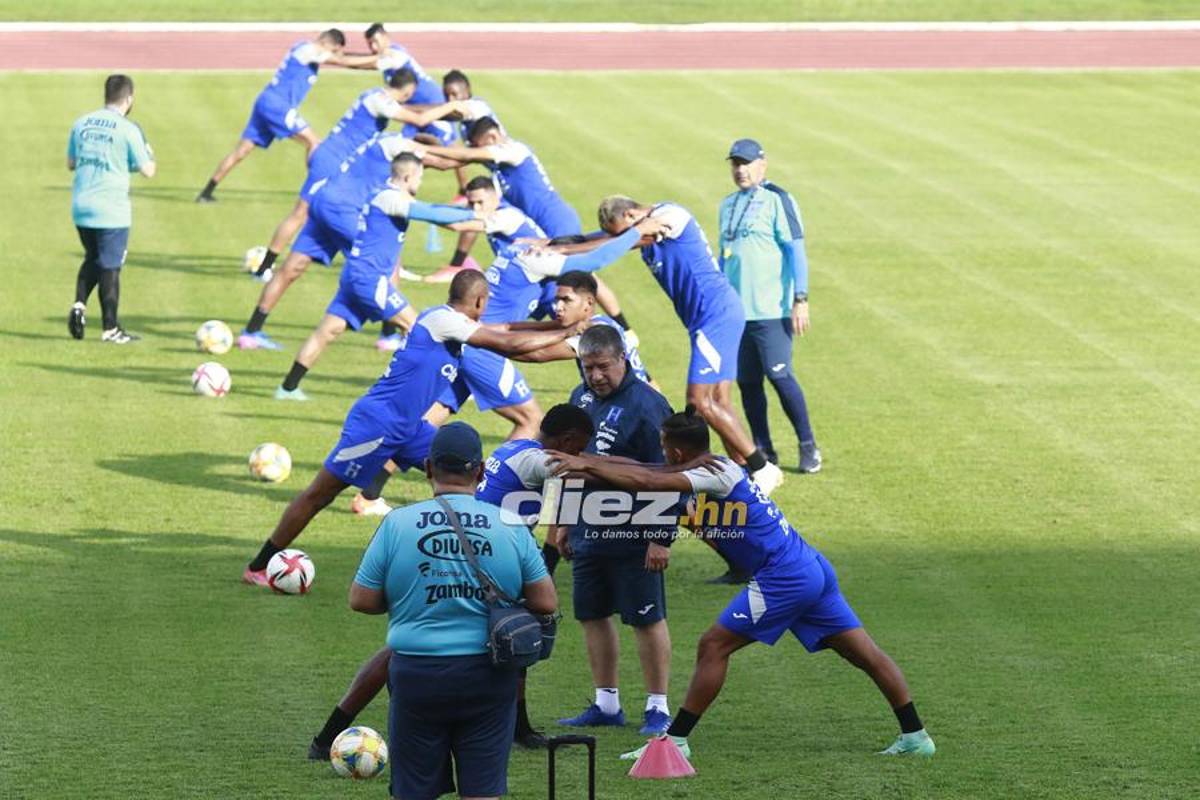 ¡La charla del Bolillo y buen ambiente! Las imágenes del primer entreno de Honduras de cara al amistoso con Colombia