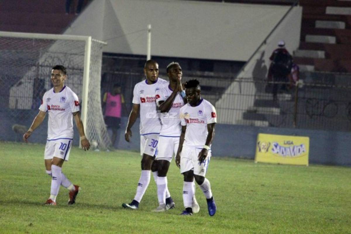 Beckeles pide perdón en La Ceiba, apagón en la Liga y legionario luce a su bella novia