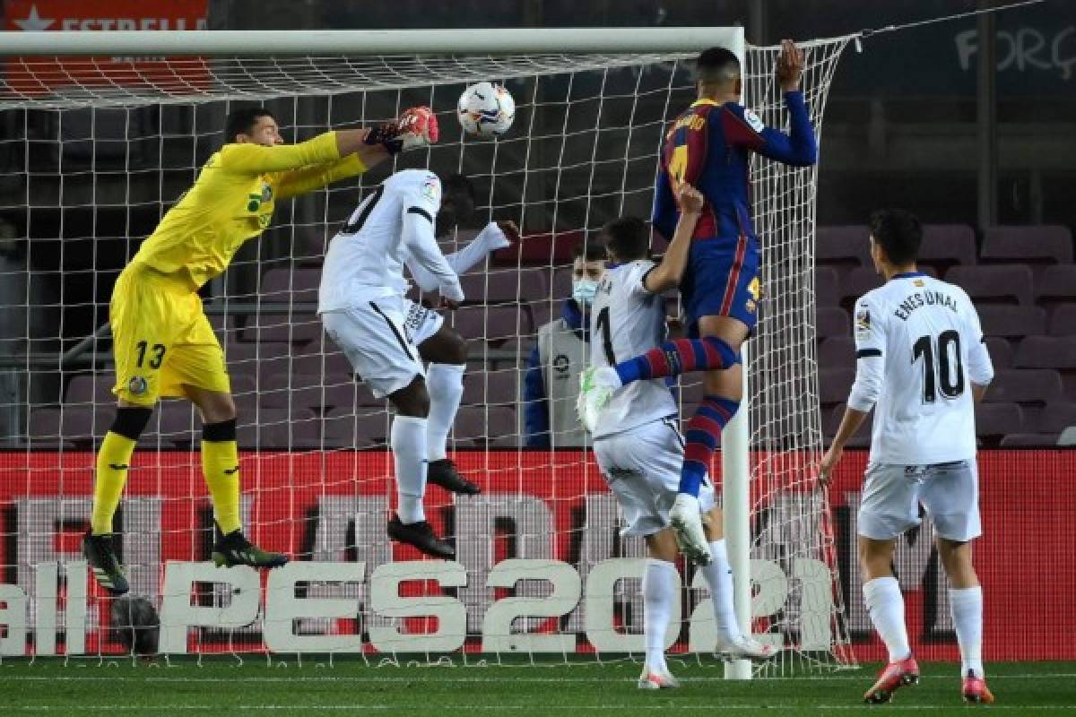 La reacción de Messi durante el pasillo y luego marca un golazo y se va festejarlo con el recogepelotas